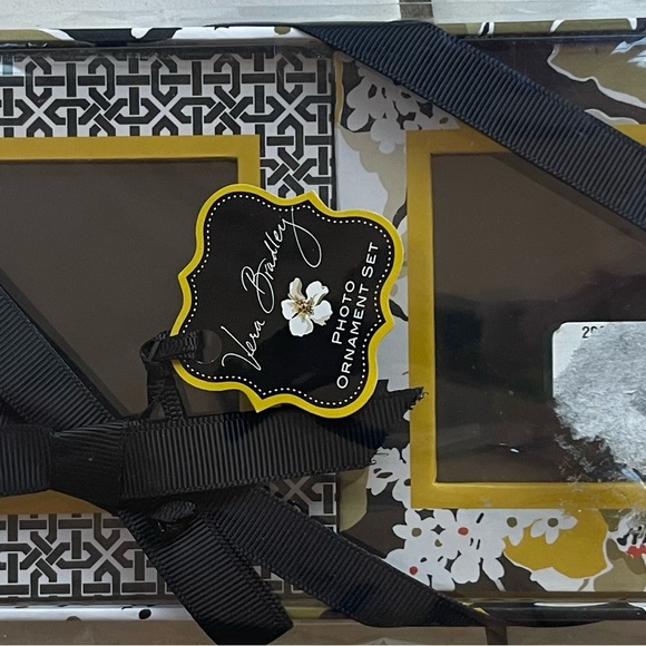 NWT NIB Vera Bradley Dogwood Photo Ornament Set includes 2 Coordinating Frames - Picture 2 of 7